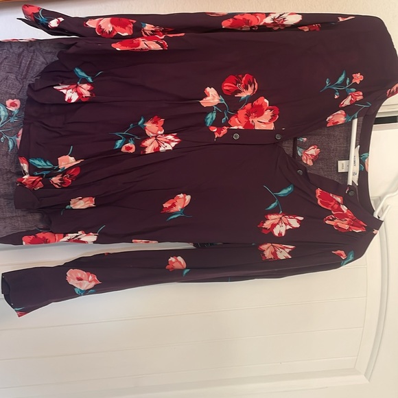 Deep purple floral old navy shirt size s - Picture 2 of 2